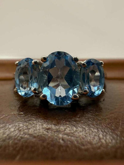 Quality 925 Sterling Silver Blue Stone Trilogy Ring • Size - M • 2.11 Grams
