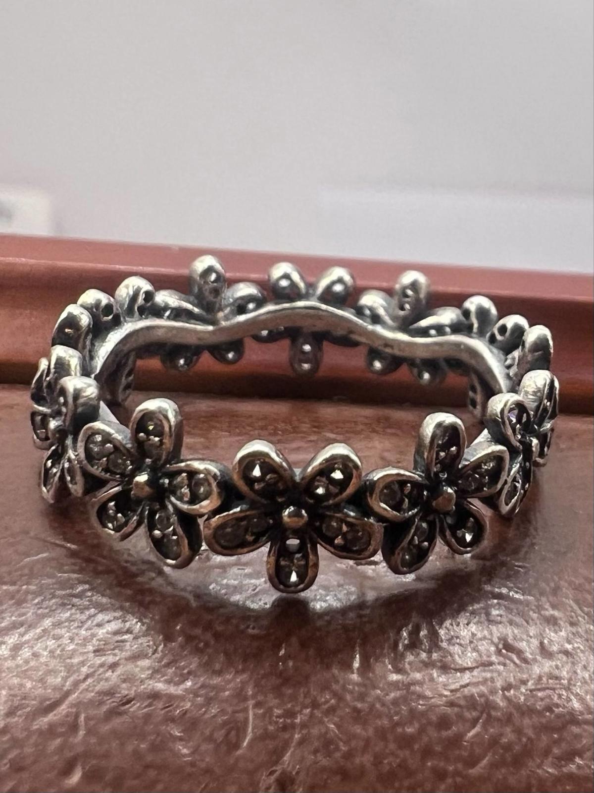 Quality 925 Sterling Silver Stone Set Flower Ring • 2.67 Grams • Size - O