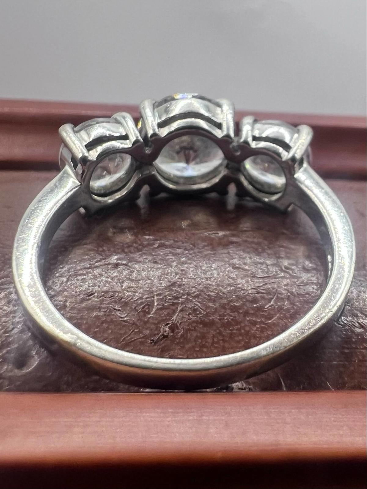 Quality 925 Sterling Silver Trilogy Ring • 4.04 Grams • Size - Q
