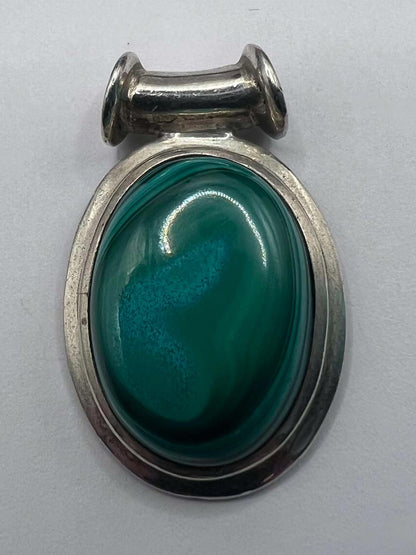 Quality 925 Sterling Silver Agate Set Pendant - 10.75 Grams