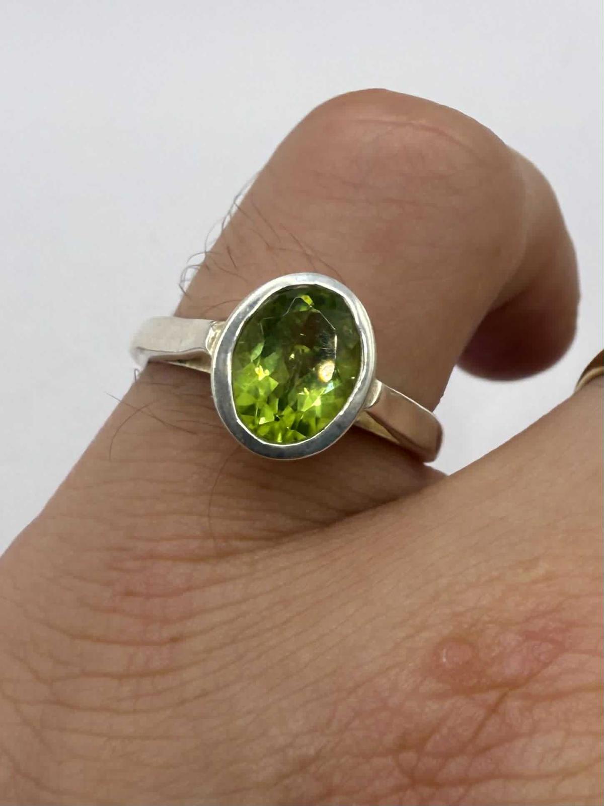 Quality 925 Sterling Silver Green Garnet Ring • Size - Q • 3.97 Grams