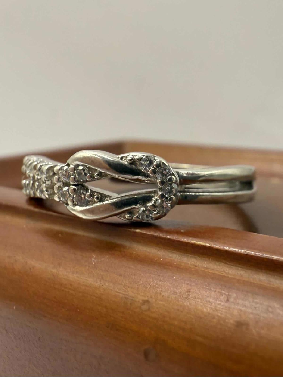 Quality 925 Sterling Silver Adjustable Bow Ring • Size - O • 2.50 Grams