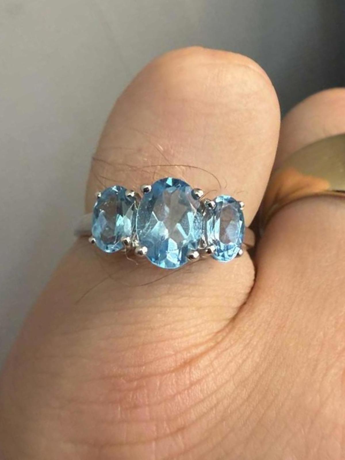 Quality 925 Sterling Silver Blue Stone Trilogy Ring • Size - M • 2.11 Grams