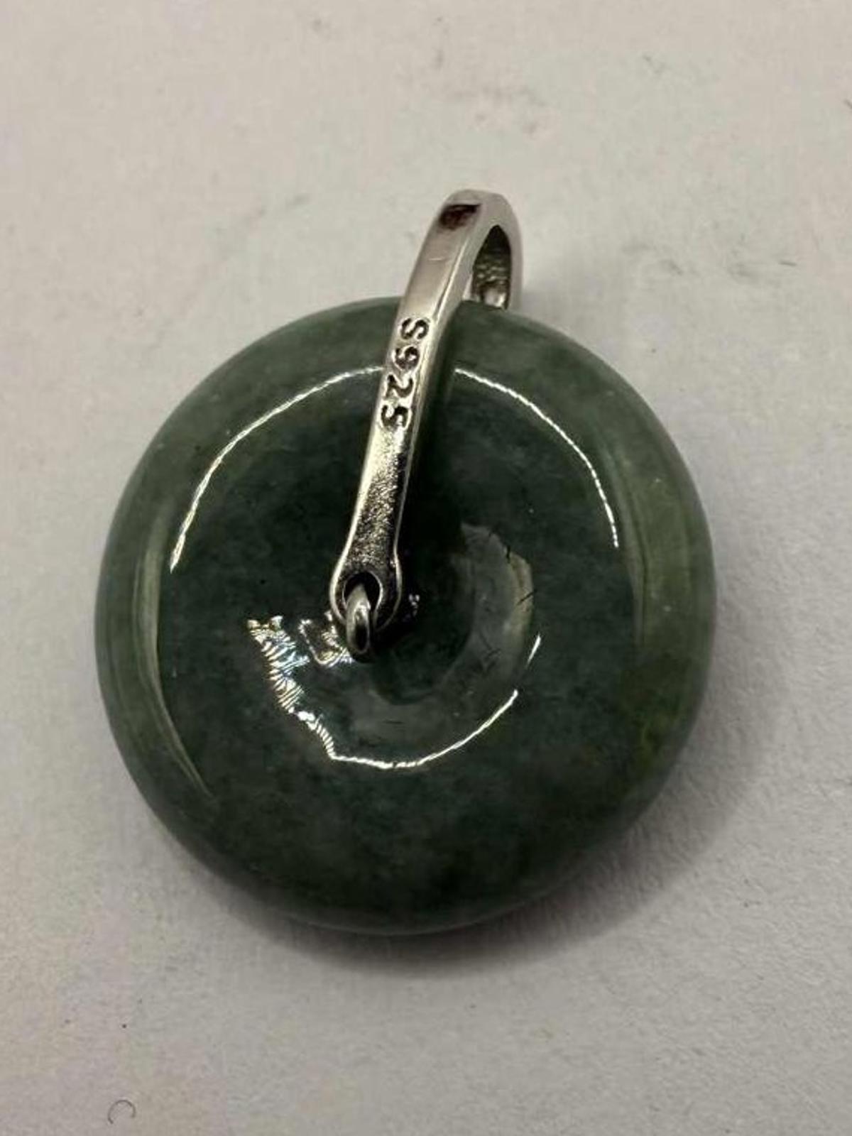 Quality 925 Sterling Silver Jade Circular Pendant - 2.65 Grams