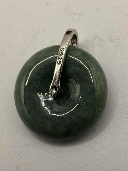 Quality 925 Sterling Silver Jade Circular Pendant - 2.65 Grams
