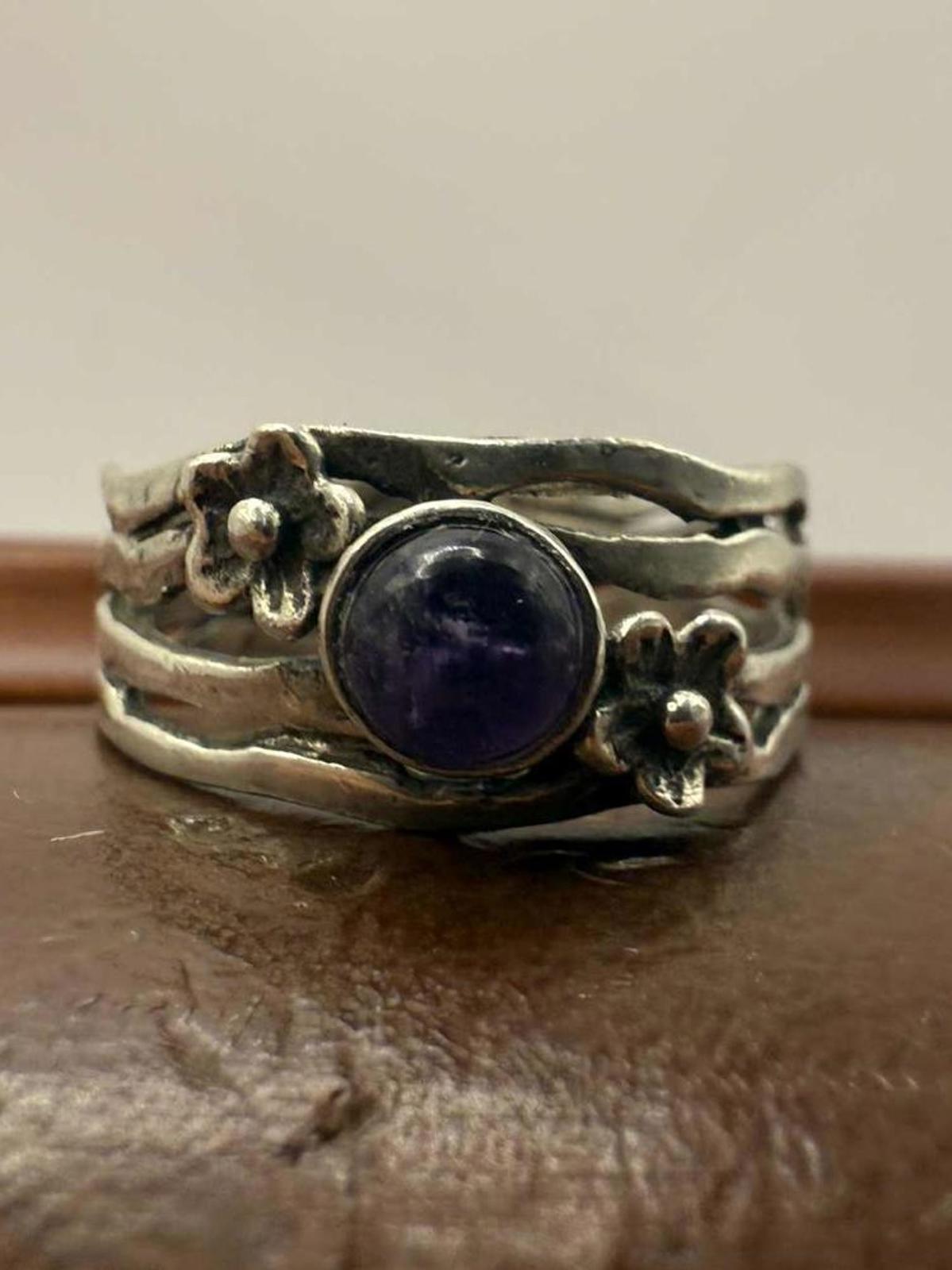 Quality 925 Sterling Silver Amethyst Set Flower Ring • Size - P • 2.99 Grams