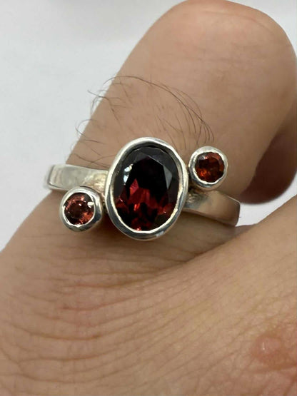 Quality 925 Sterling Silver Garnet Trilogy Ring • Size - R½ • 3.94 Grams