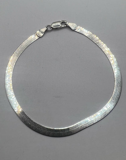 Quality 925 Sterling Silver Herringbone Bracelet - 8 Inch - 4.33 Grams