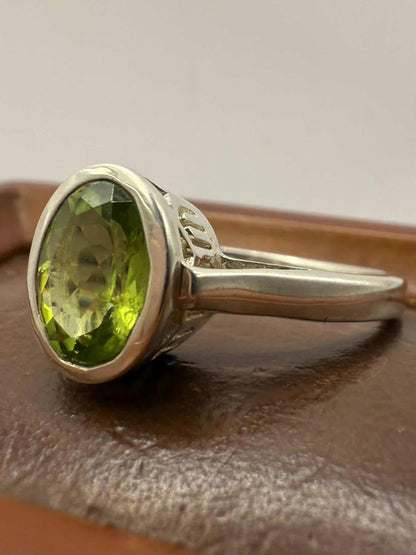 Quality 925 Sterling Silver Green Garnet Ring • Size - Q • 3.97 Grams