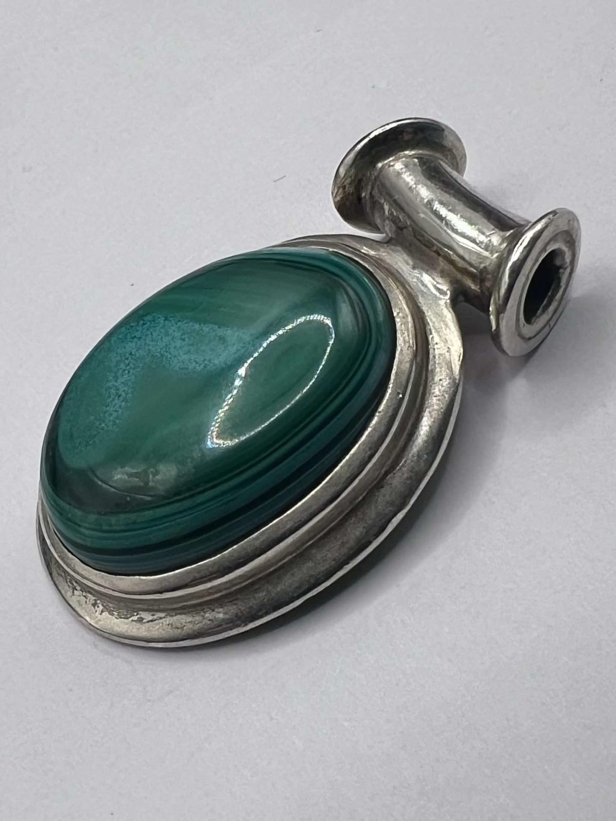 Quality 925 Sterling Silver Agate Set Pendant - 10.75 Grams