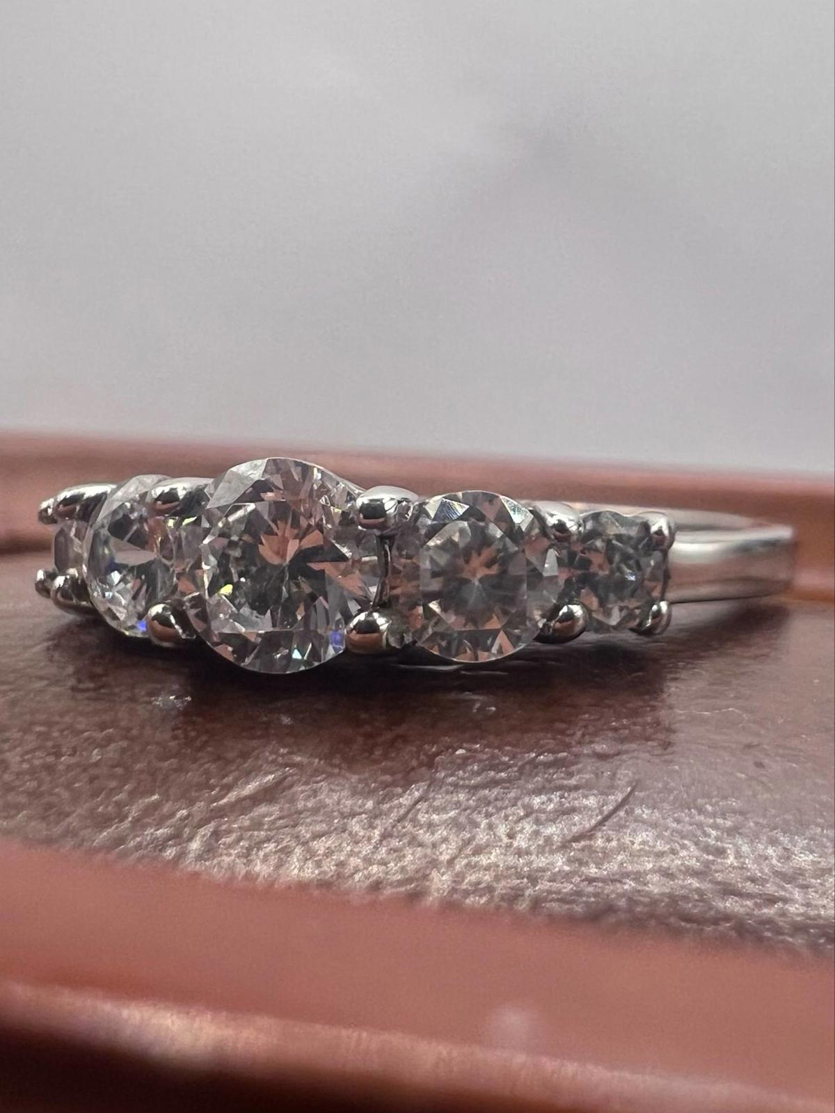 Quality 925 Sterling Silver 5 Stone Set Ring • 3.12 Grams • Size - R