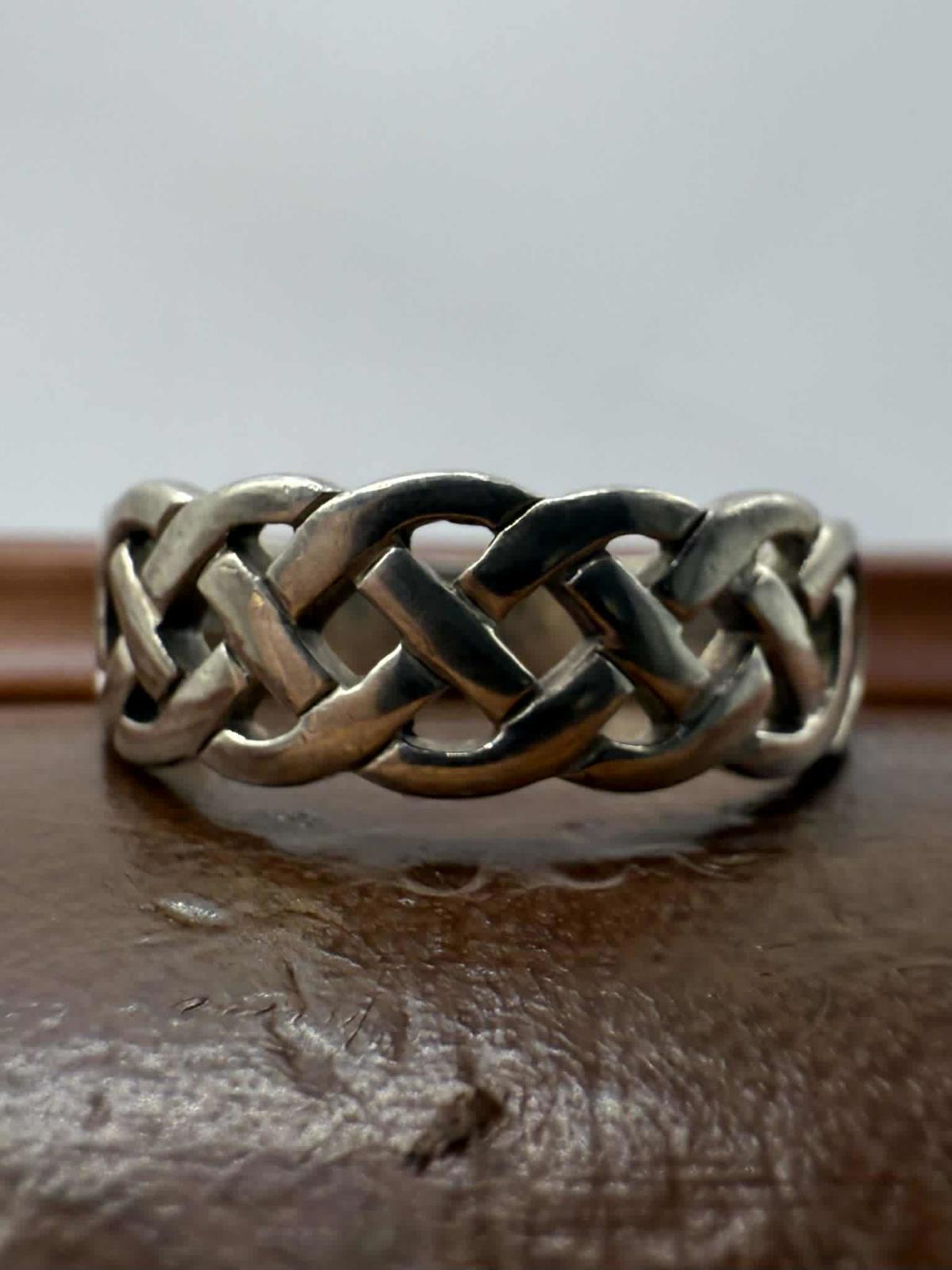Quality 925 Sterling Silver Solvar Celtic Knot Ring • Size - P½ • 3.35 Grams