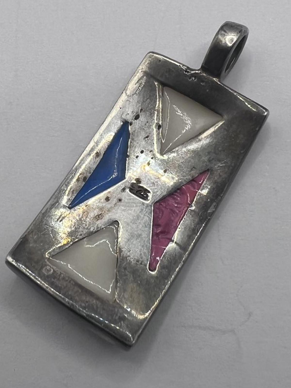 Quality 925 Sterling Silver Stone Inlay Pendant - 9.89 Grams
