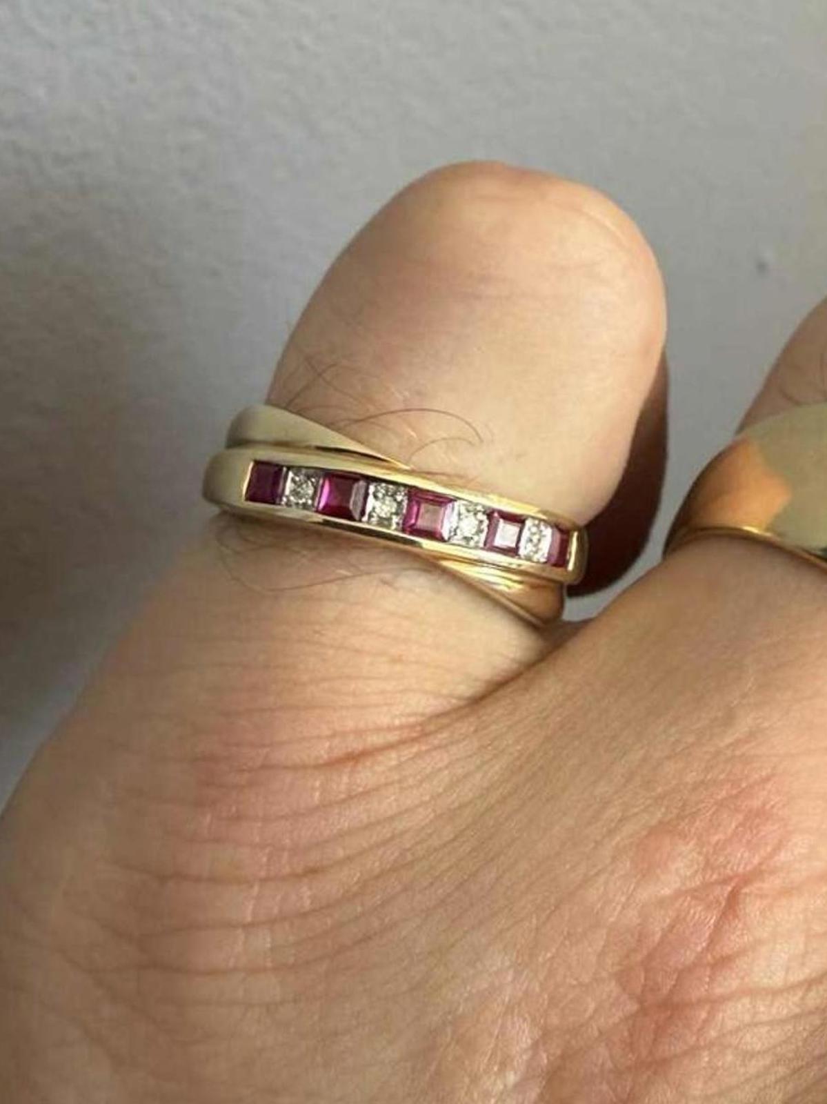 Quality 9ct Yellow Gold Ruby & Diamond Set Ring • 2.95 Grams • Size - M