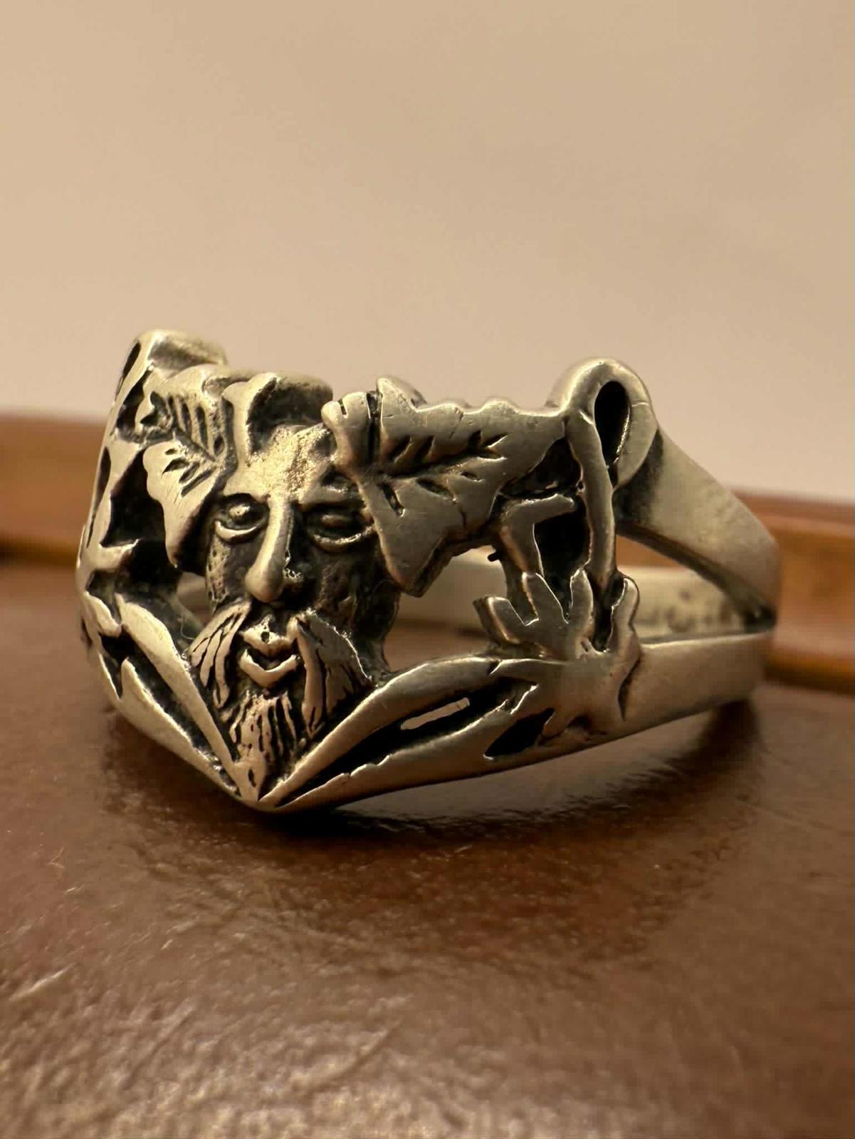 Quality 925 Sterling Silver Leaf Head Ring • Size - L •  5.03 Grams