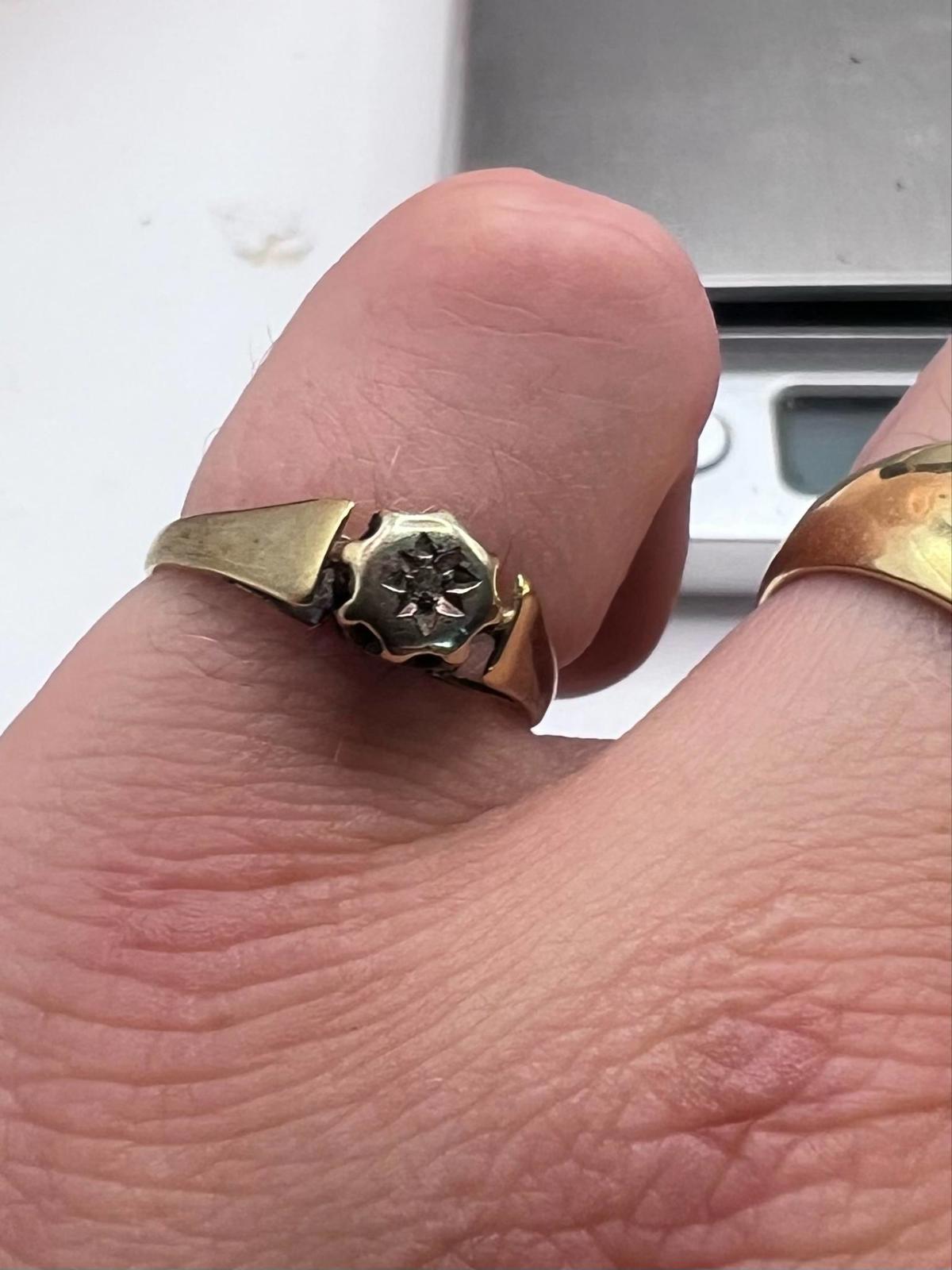 Vintage 9ct Yellow Gold Dia Set Ring - 2.01 Grams