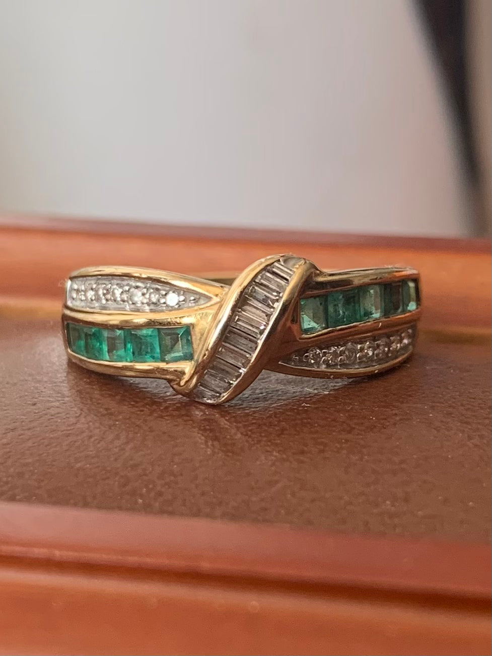 9ct Yellow Gold Emerald & Baguette Diamond Ring - O½