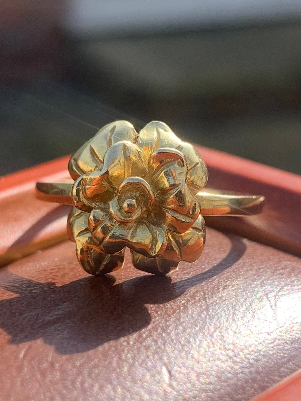 Vintage 18ct Flower Ring - R