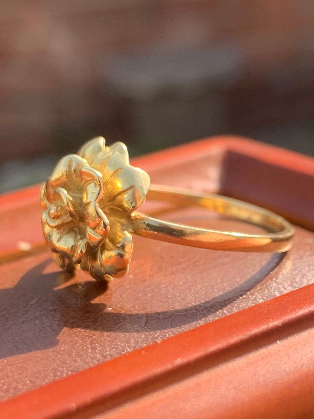 Vintage 18ct Flower Ring - R