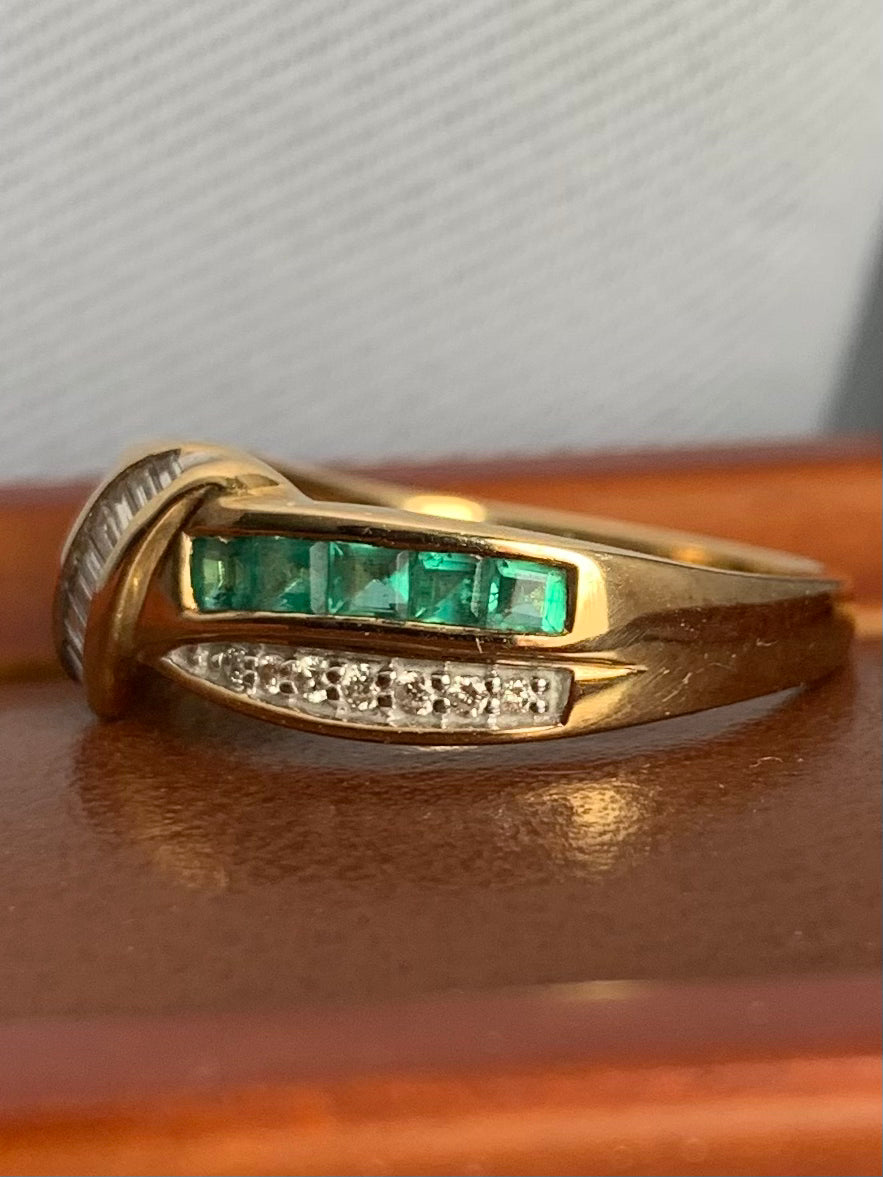 9ct Yellow Gold Emerald & Baguette Diamond Ring - O½