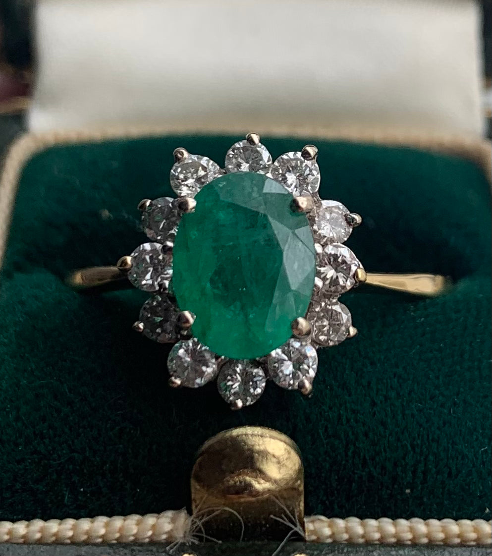 Vintage 18ct 1.00ct Emerald & Diamond Cluster Ring - T