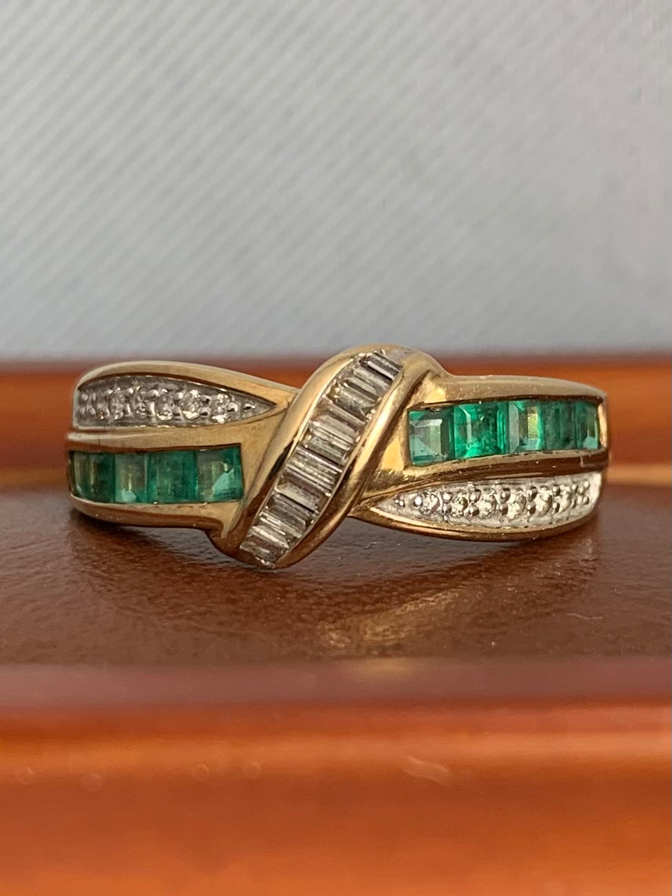 9ct Yellow Gold Emerald & Baguette Diamond Ring - O½