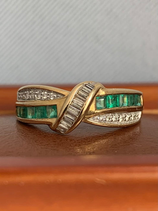 9ct Yellow Gold Emerald & Baguette Diamond Ring - O½