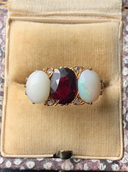 Antique 18ct Opal & Garnet Trilogy Ring - Q