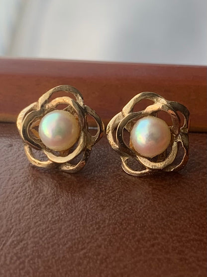 Vintage 9ct yellow Gold Pearl Flower Earrings - 1.40 Grams