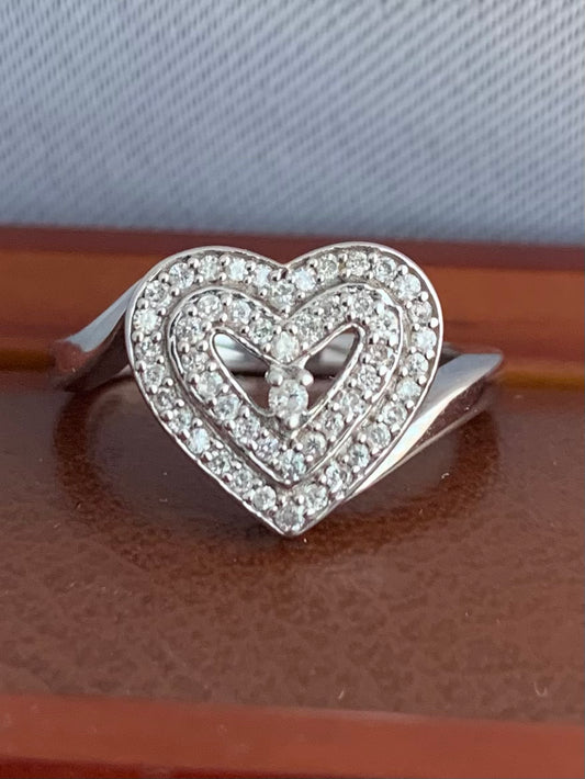 Quality 9ct White Gold Diamond Set Heart Ring - O