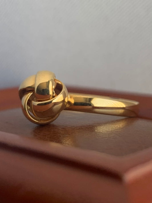 Unusual 9ct Knot Ring - 1.65 Grams