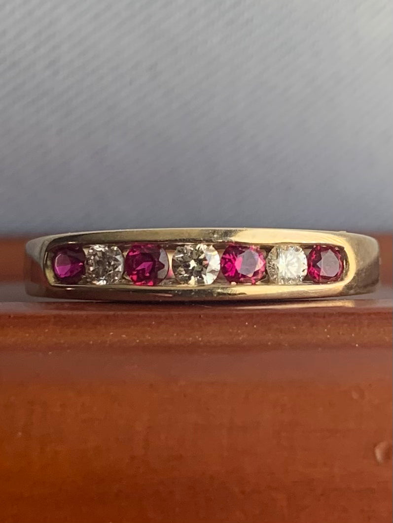 Quality 9ct Ruby & Diamond - N