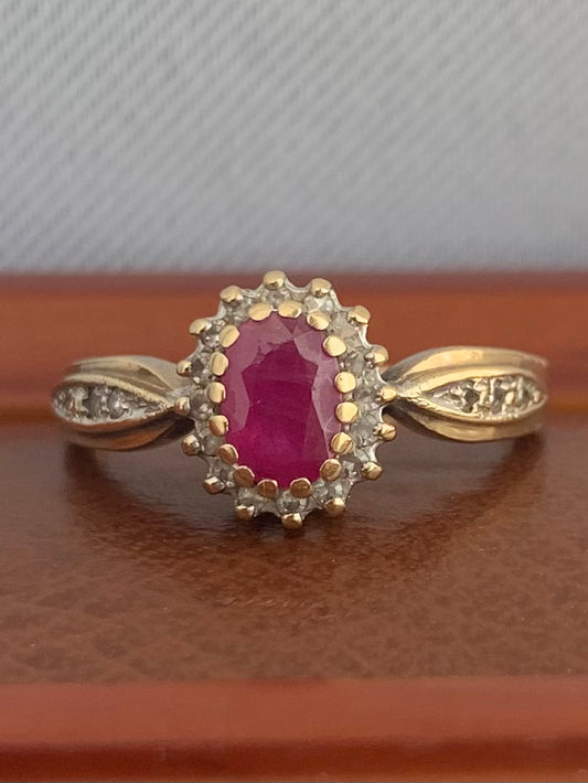 Quality 9ct Ruby & Diamond Cluster Ring - M