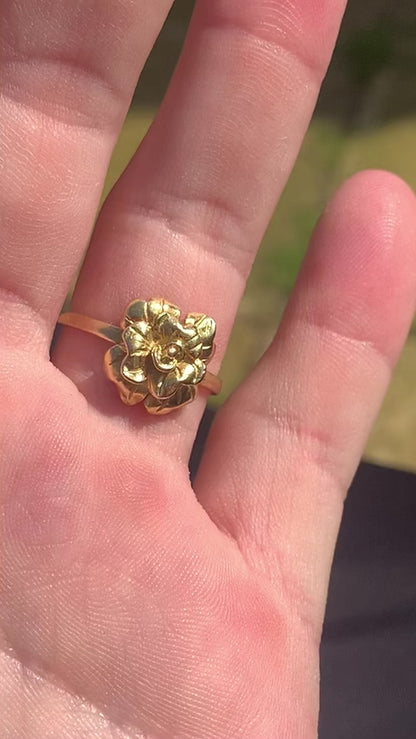 Vintage 18ct Flower Ring - R