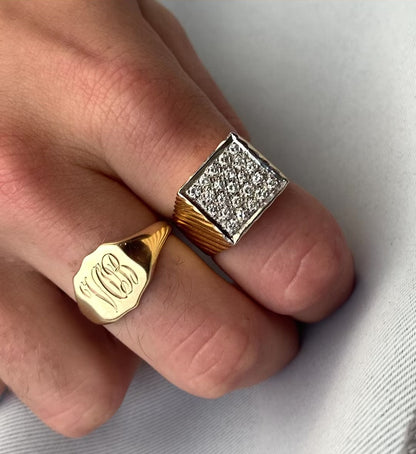 Vintage 18ct Gents 0.65ct Diamond Set Signet Ring - 10.22 Grams - R