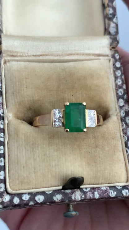 18ct Yellow Gold 0.80ct Emerald & 0.30ct Princess Cut Diamond Trilogy Ring - L½