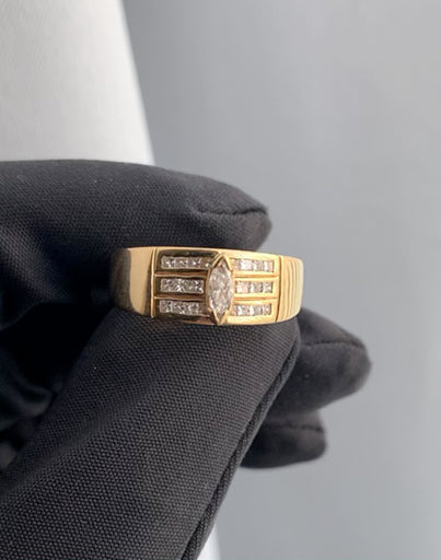18ct Marquise & Princess cut 0.52ct Diamond Ring ~ 6.63 Grams ~ S