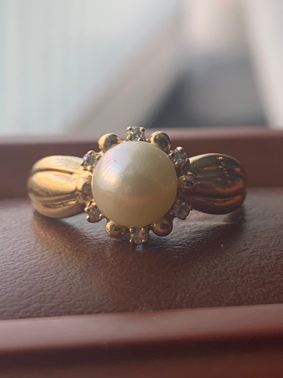 14ct Yellow Gold Pearl & Diamond Ring - M