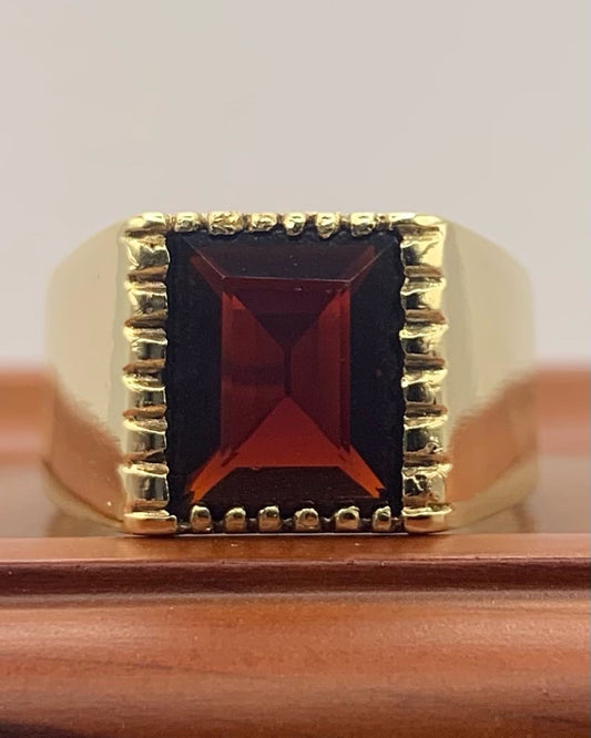 Vintage 9ct Garnet Set Signet - R