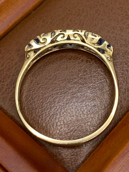 Vintage 9ct Yellow Gold Sapphire & Opal Ring - P½