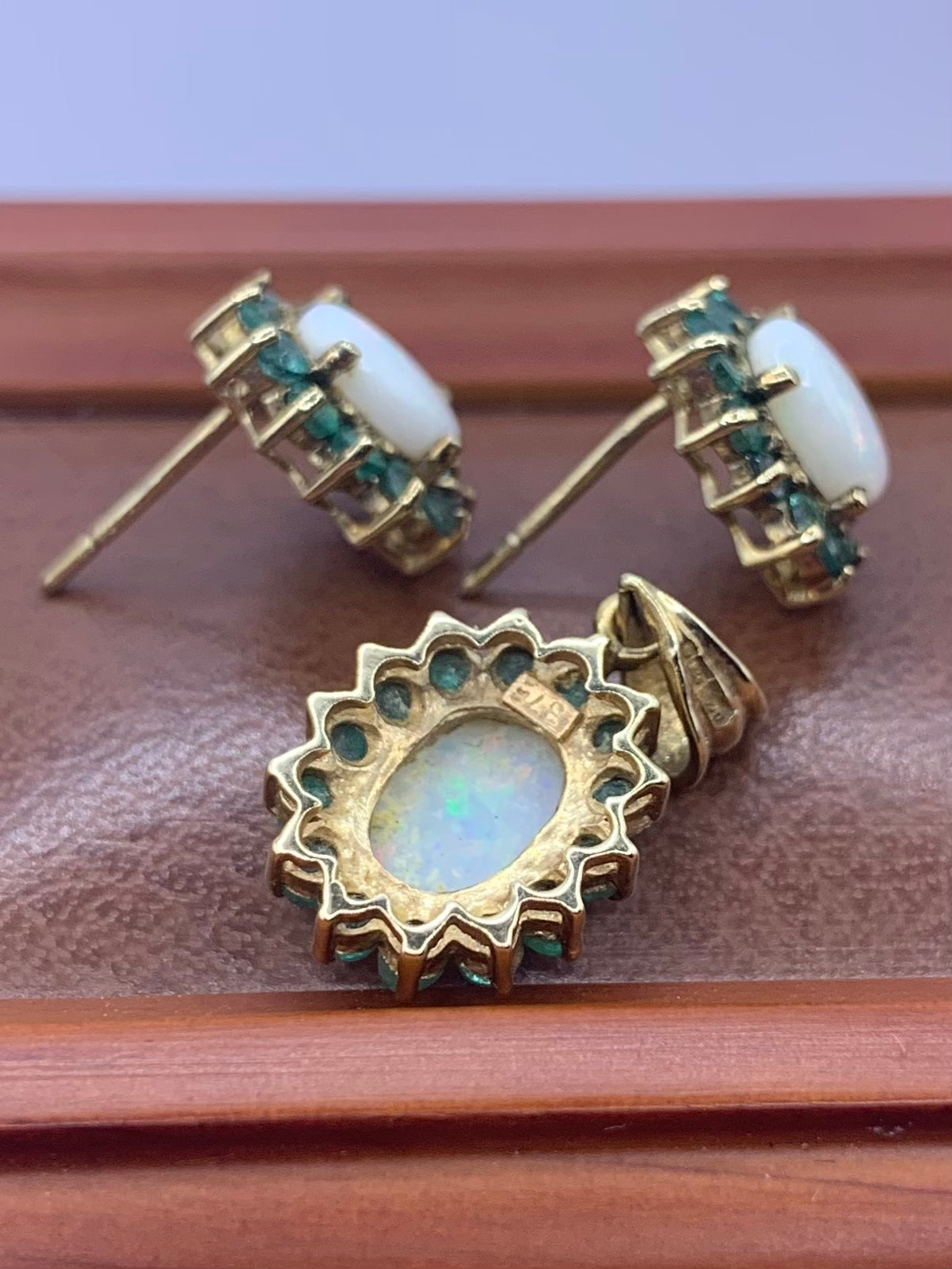 9ct Emerald & Opal Earrings & Pendant Set