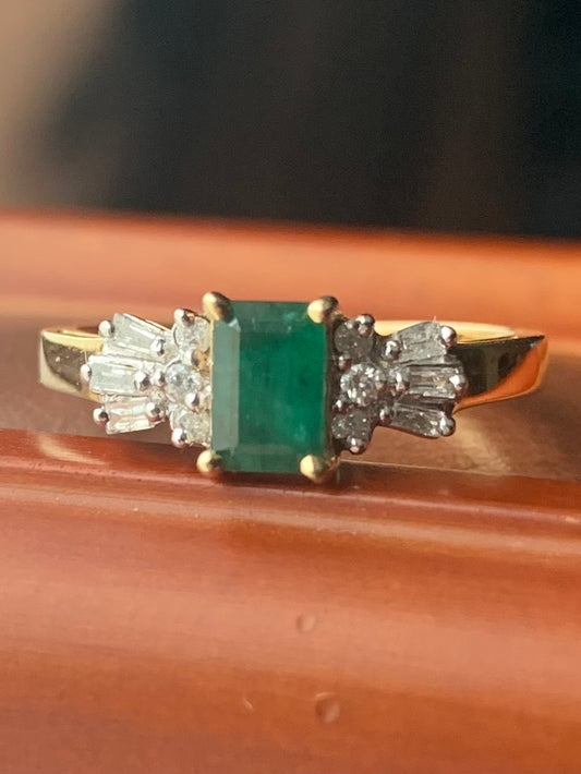 10ct Yellow Gold Emerald & Diamond Ring - O½